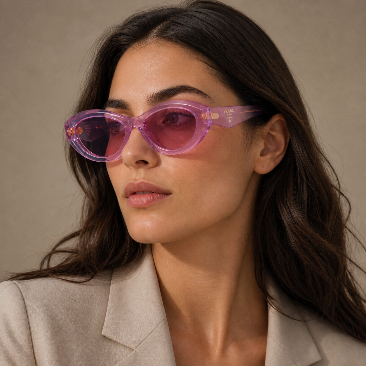 Gafas de Sol Prada PR 26ZS 13R07Q 55 16 sobre modelo - OpticalH