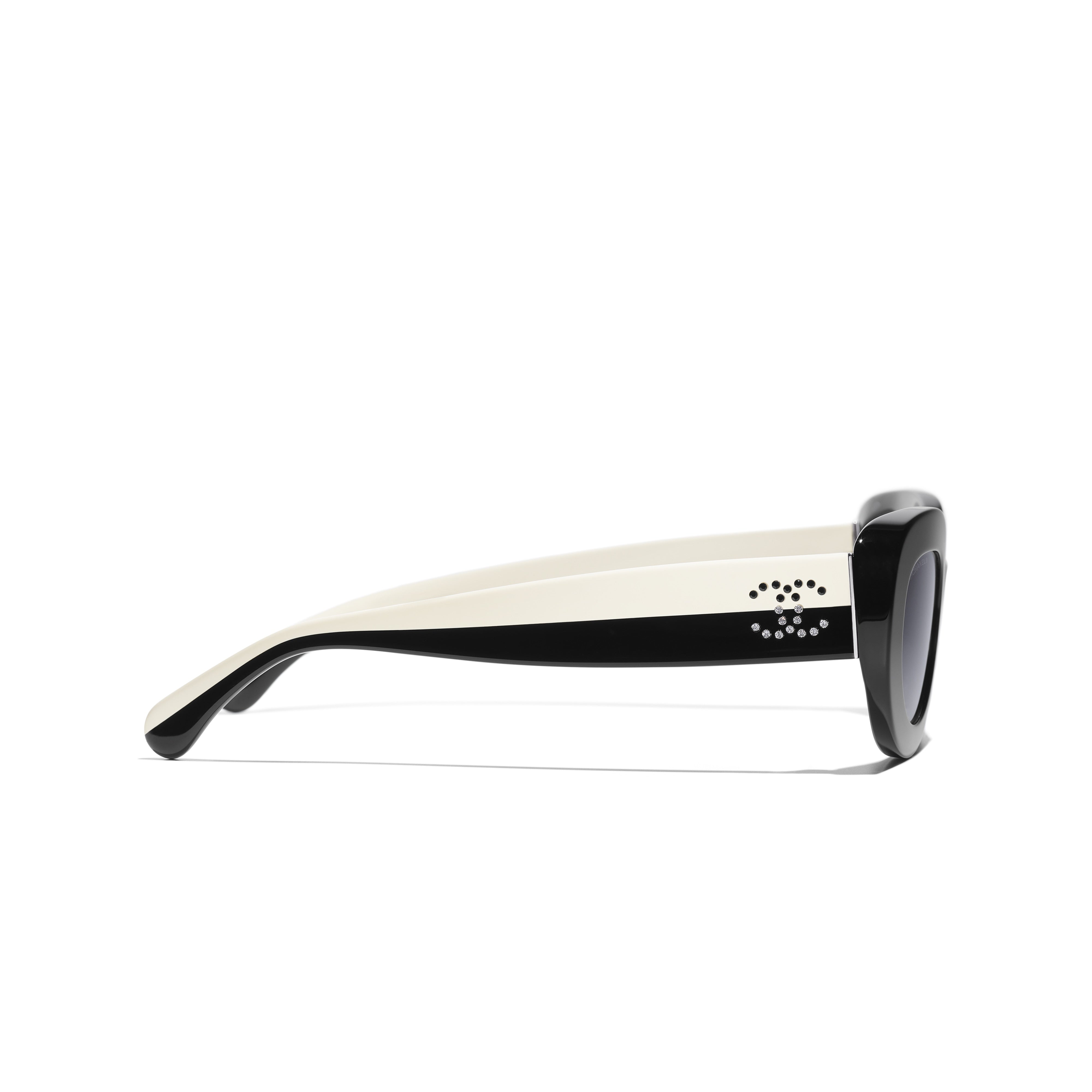 Sunglasses CHANEL 5562B C501/S6 53 17 140 - Default Title - OpticalH