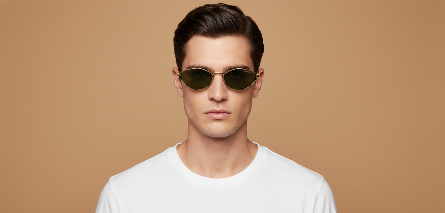 Modelo masculino llevando Gafas de Sol Miu Miu 56ZS 5AK04M 56 17
