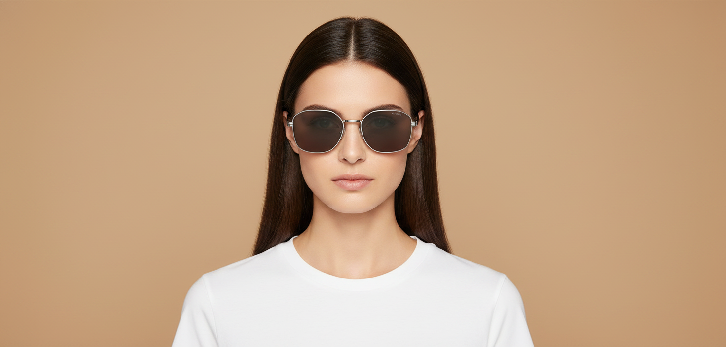 Modelo femenino llevando Gafas de Sol Prada PR C50S 1BC80Q 53 20