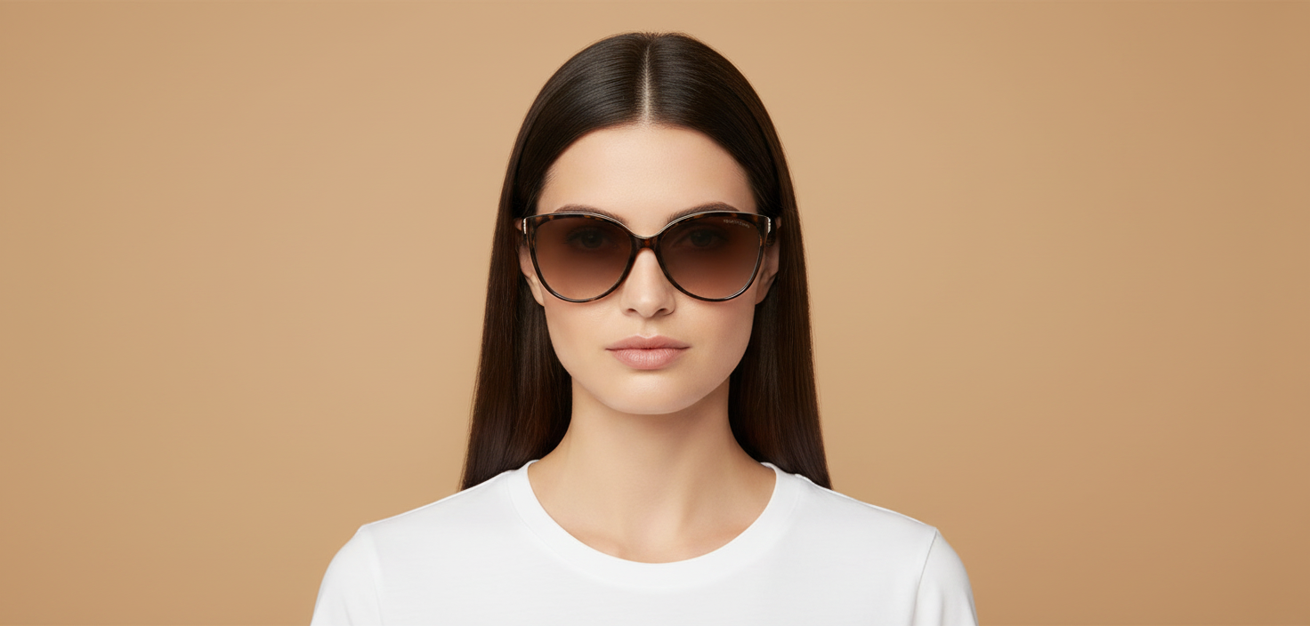 Modelo femenino llevando Gafas de Sol Tiffany&Co TF4089B 81343B 58 16